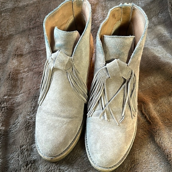 UGG Corin Tassel Suede Block Heel Boot Sz 7.5 - Picture 1 of 13